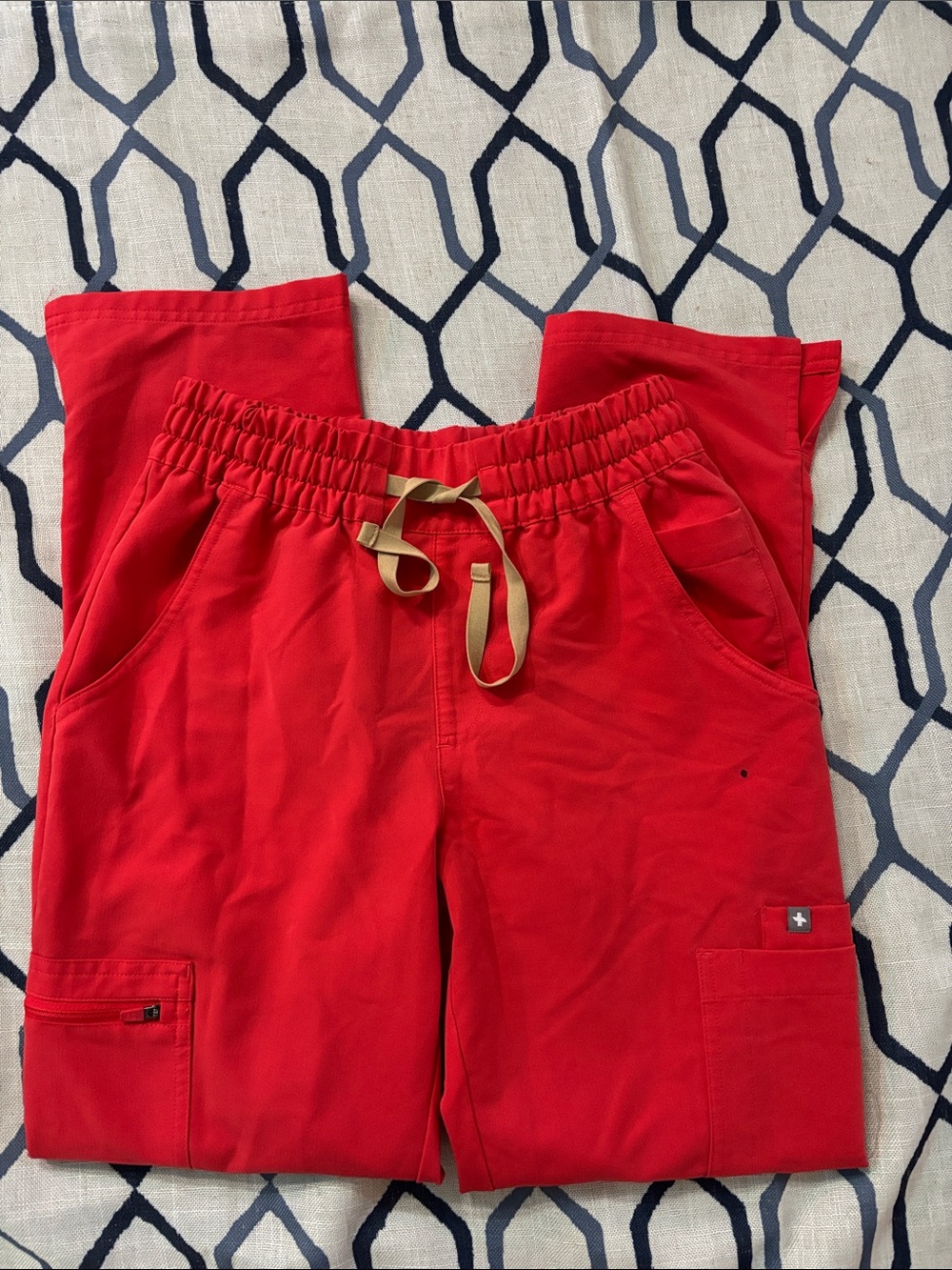 Figs Women’s KADE Cargo Scrub Pant size XS/P in red